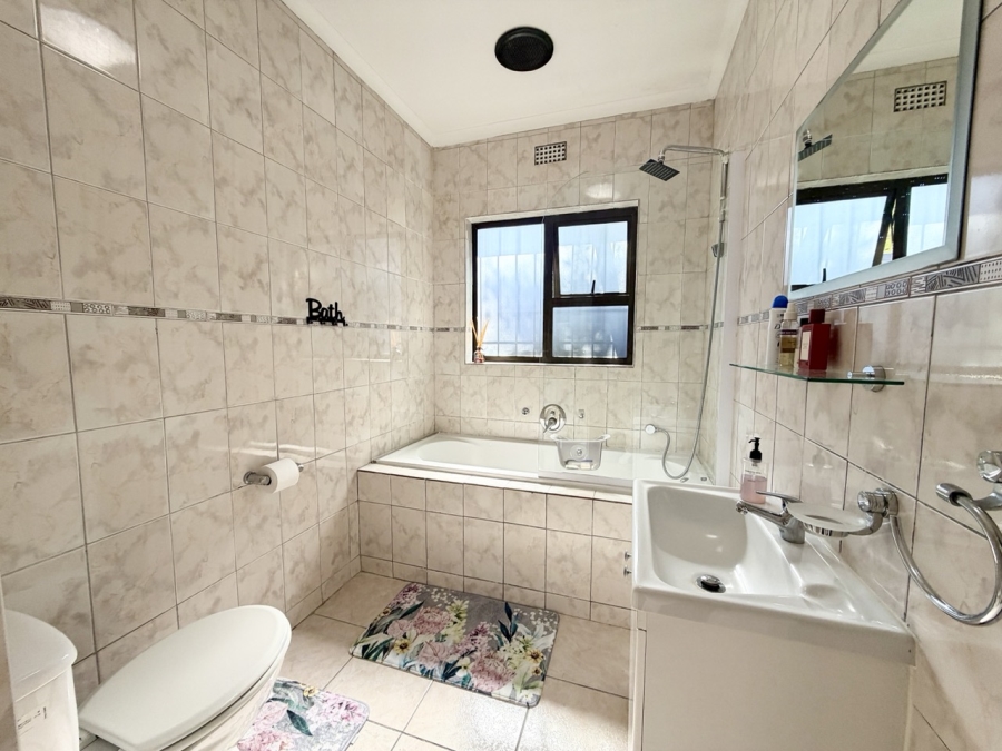 5 Bedroom Property for Sale in Flamingo Vlei Western Cape